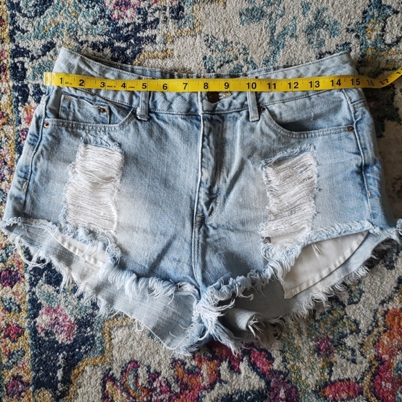 Daisy Duke style denim 💙 - Picture 2 of 5